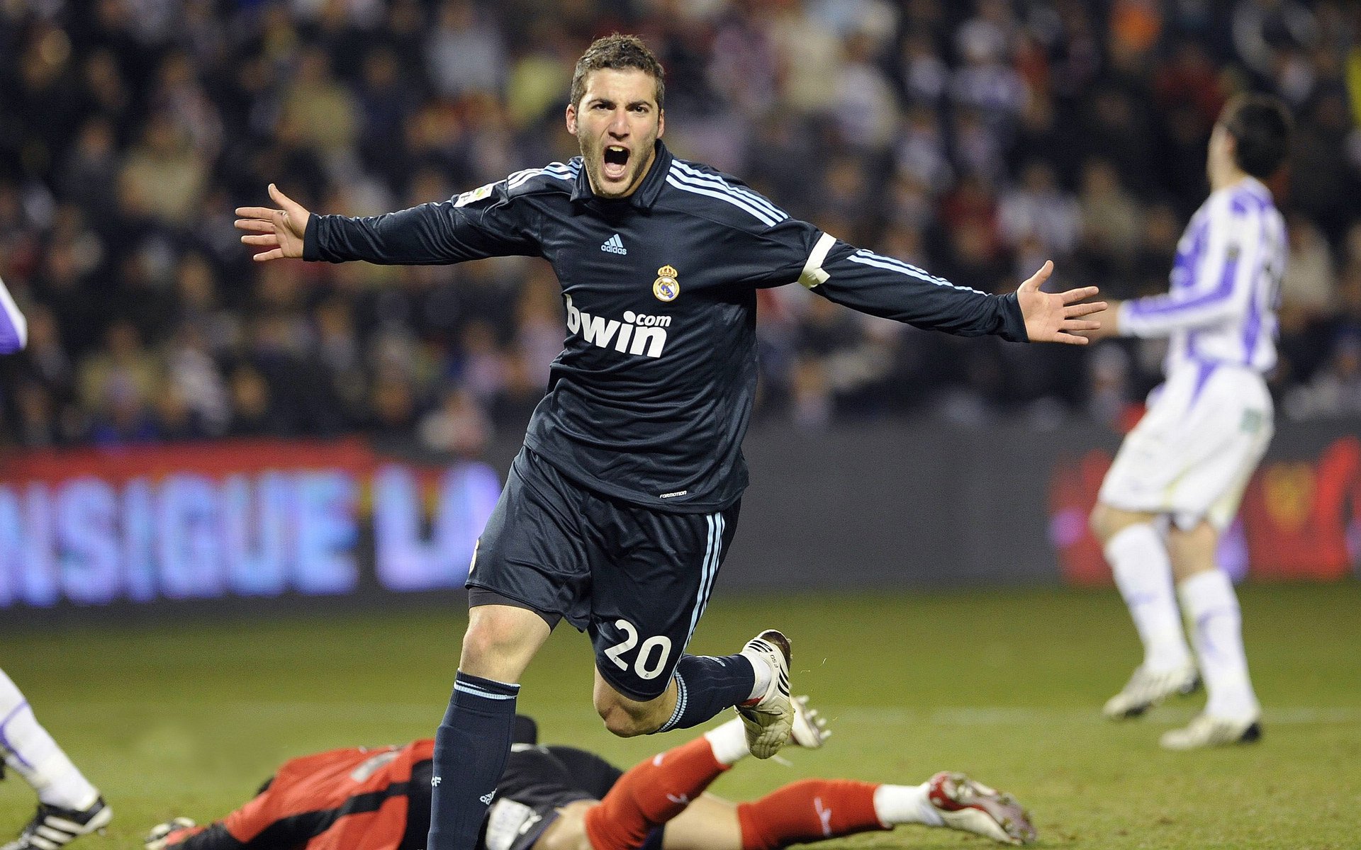 爱游戏中国官方登录入口网站-赛事期间的媒体报道亮点集锦，赛事报道怎么写